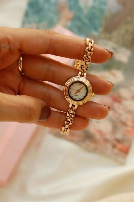 <tc>Montre femme Caren dorée à cadran rond en métal</tc>