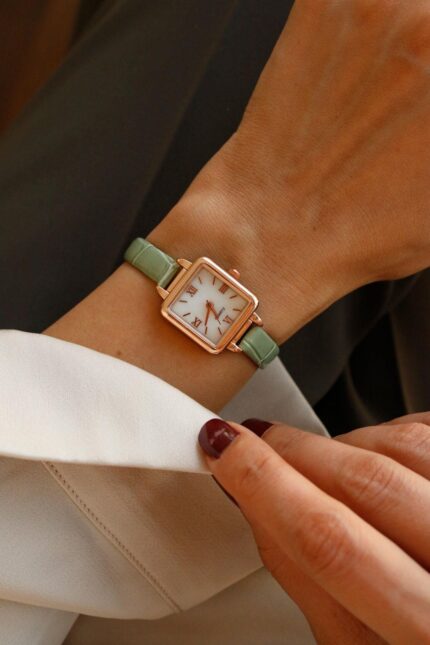 <tc>Montre minimaliste pour femme en cuir vert d'eau Mihrimah</tc>