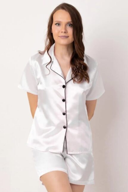 <tc>Ensemble pyjama Faryanight en satin avec chemise à boutons et short._x000D_

</tc>