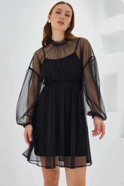 <tc>Robe mini avec détails en tulle 2485.</tc>