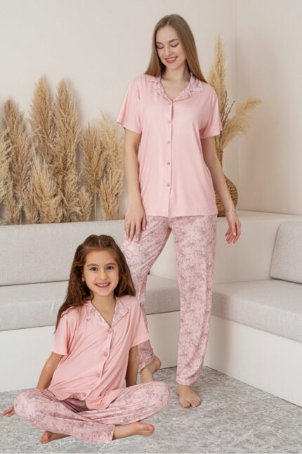 <tc>Ensemble de pyjama mère-fille à manches courtes avec motif floral (vendu séparément pour la mère et la fille)</tc>