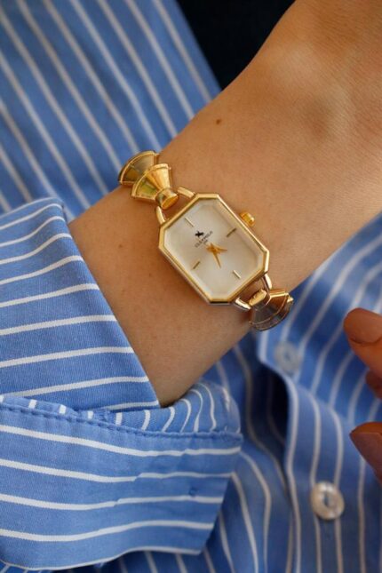 <tc>Montre-bracelet Blade en acier inoxydable, boîtier rectangulaire en métal doré_x000D_

</tc>