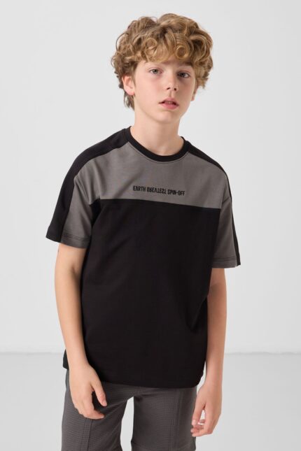 <tc>T-shirt garçon en coton à texture douce, coupe oversize avec broderie – 11290


</tc>