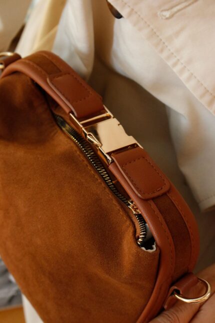 <tc>Sac à main en suède steel couleur tabac pour femme</tc>
